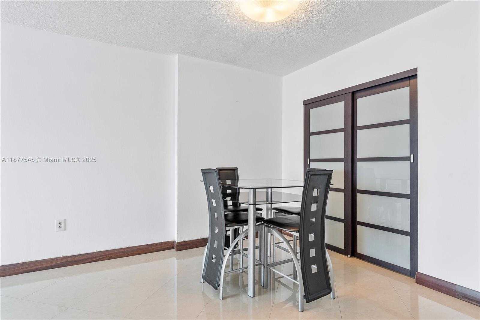 Small Image of 400 KINGS POINT DR #1425, Sunny Isles Beach Number 5