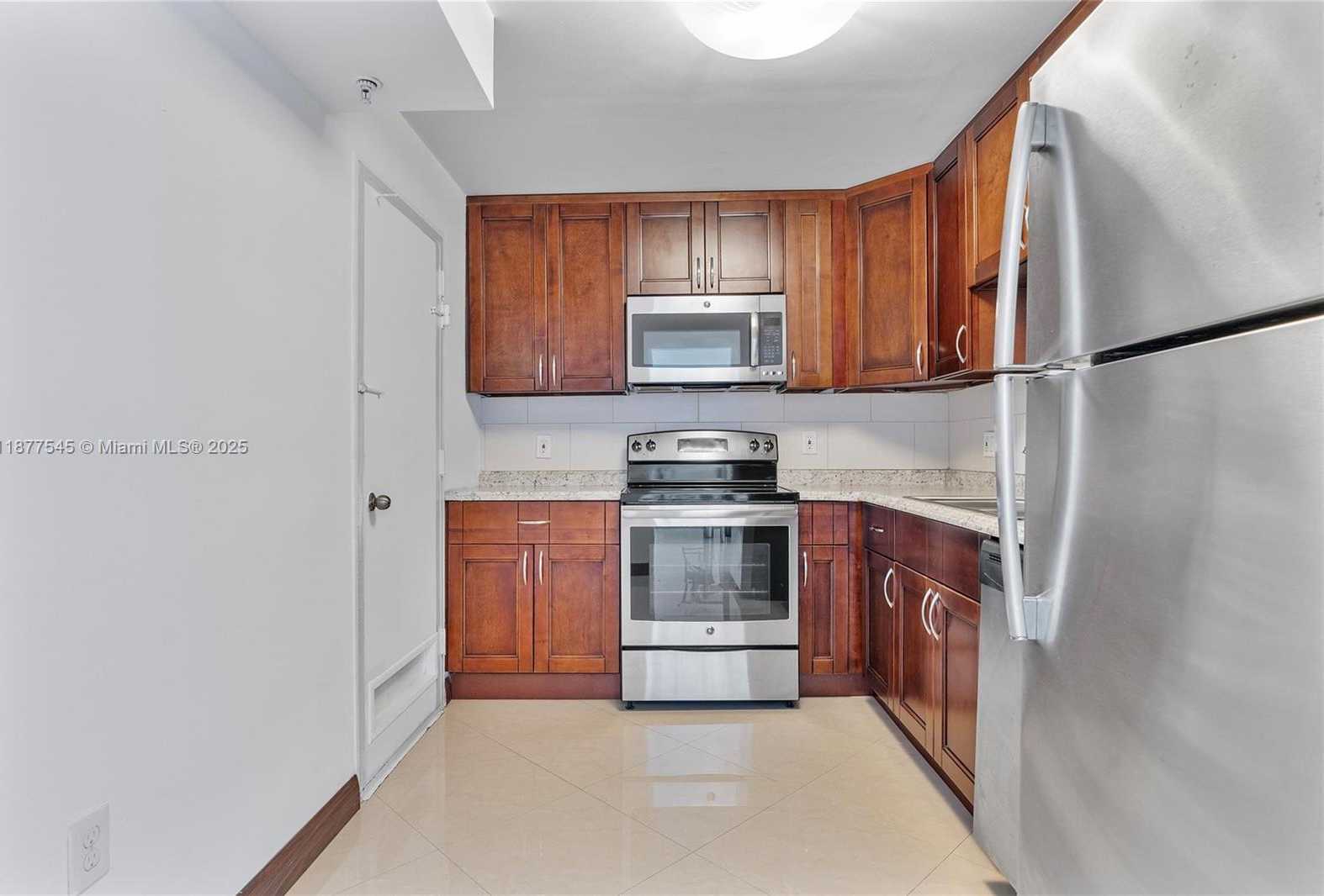 Small Image of 400 KINGS POINT DR #1425, Sunny Isles Beach Number 6