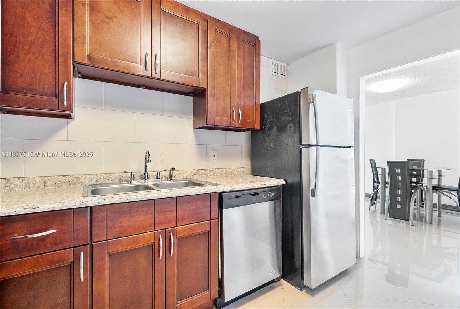 Small Image of 400 KINGS POINT DR #1425, Sunny Isles Beach Number 9
