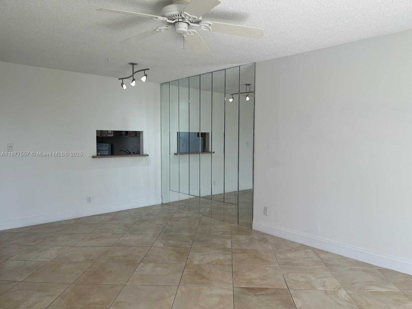 Small Image of 950 HILLCREST DR #302, Hollywood Number 12