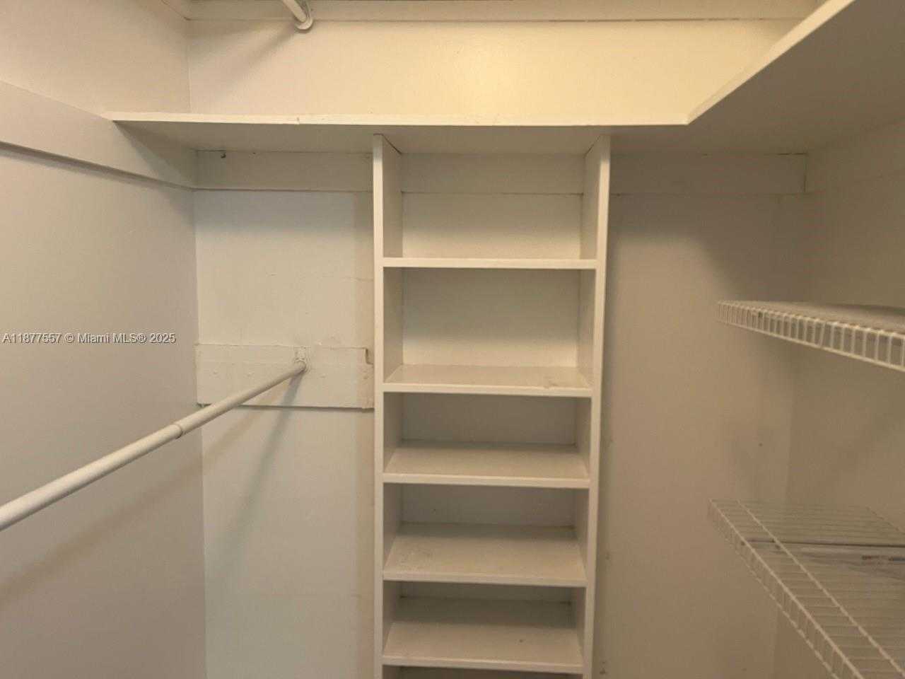 Small Image of 950 HILLCREST DR #302, Hollywood Number 14
