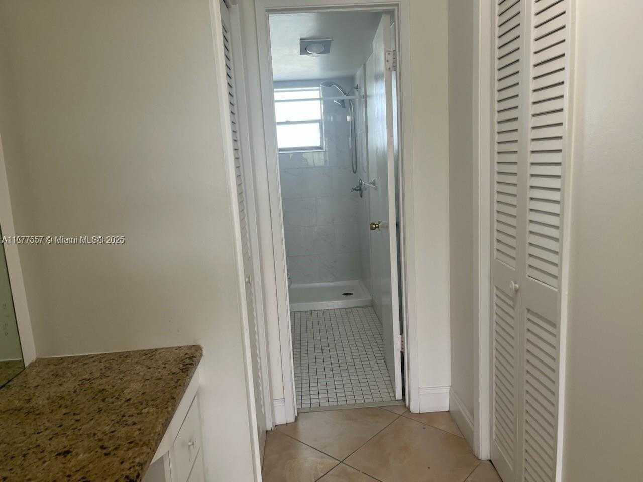 Small Image of 950 HILLCREST DR #302, Hollywood Number 16