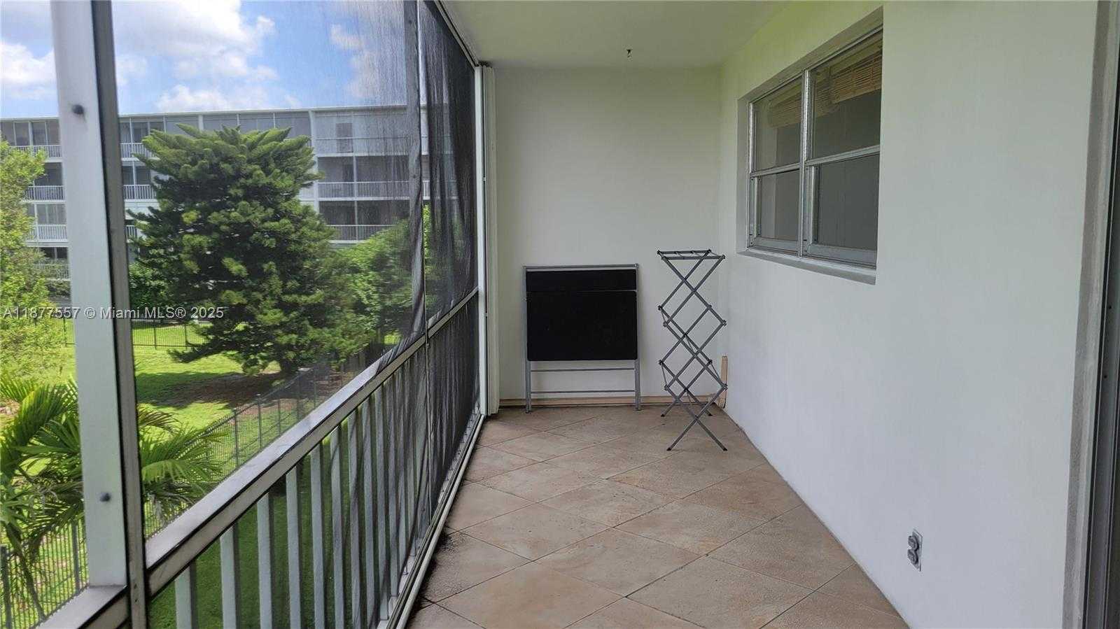 Small Image of 950 HILLCREST DR #302, Hollywood Number 19