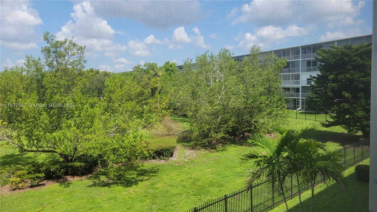 Small Image of 950 HILLCREST DR #302, Hollywood Number 23