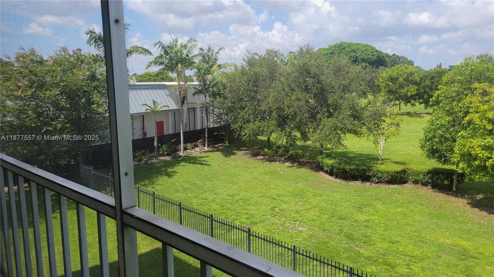 Small Image of 950 HILLCREST DR #302, Hollywood Number 25
