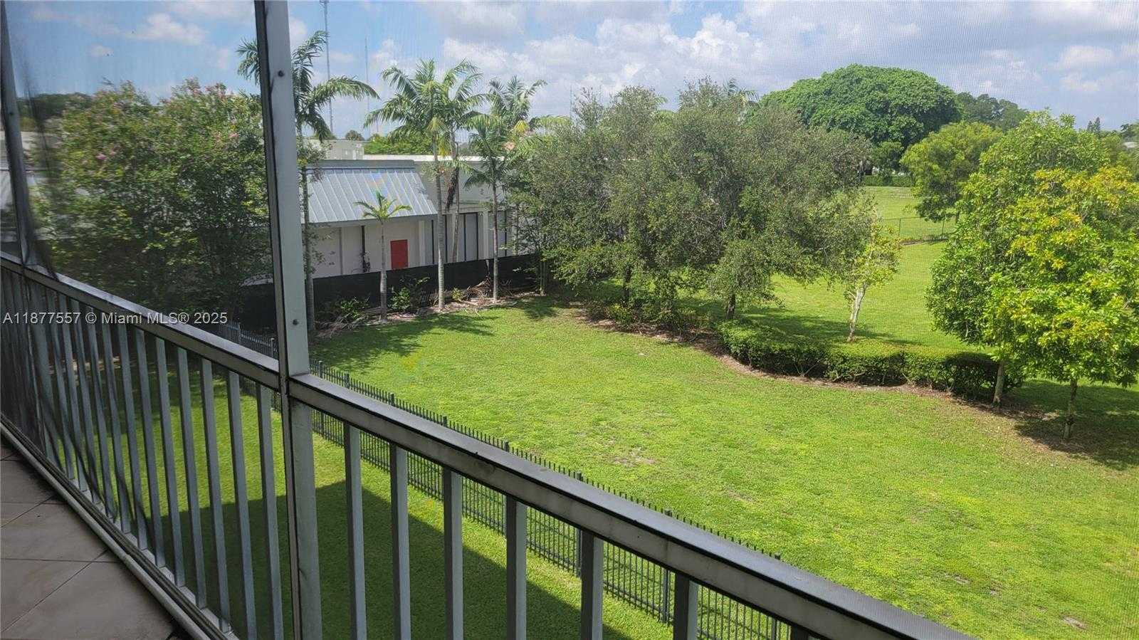 Small Image of 950 HILLCREST DR #302, Hollywood Number 27