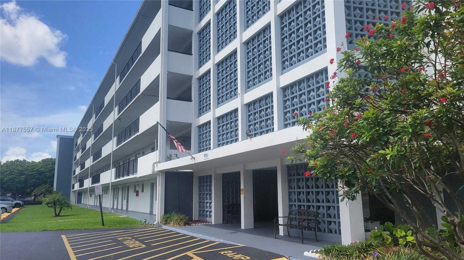Small Image of 950 HILLCREST DR #302, Hollywood Number 32