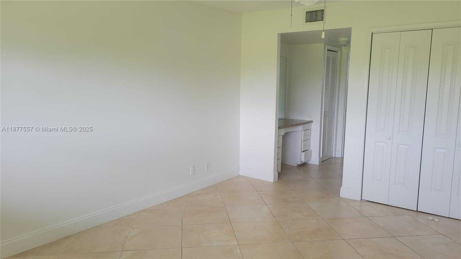 Small Image of 950 HILLCREST DR #302, Hollywood Number 6