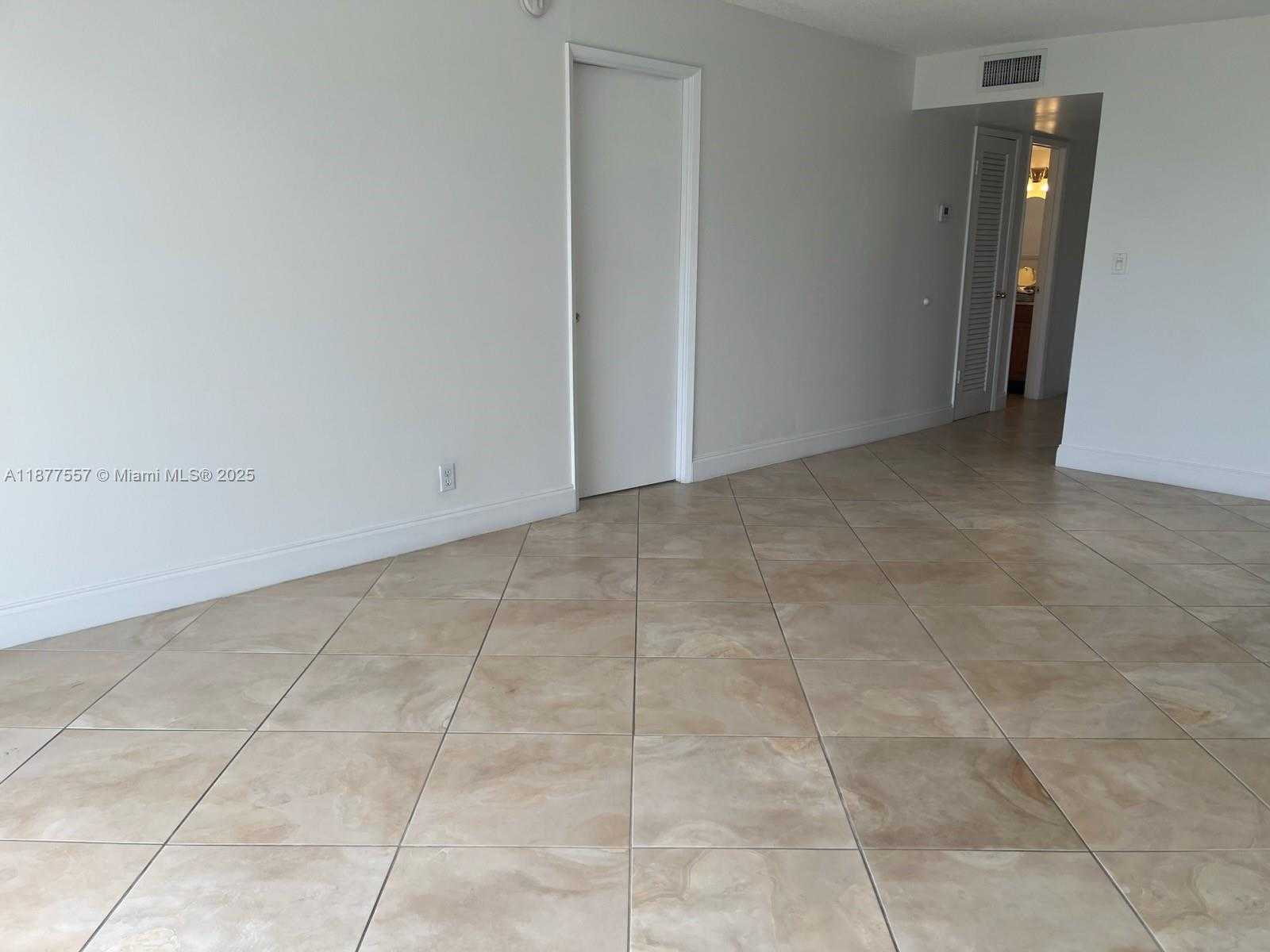 Small Image of 950 HILLCREST DR #302, Hollywood Number 9