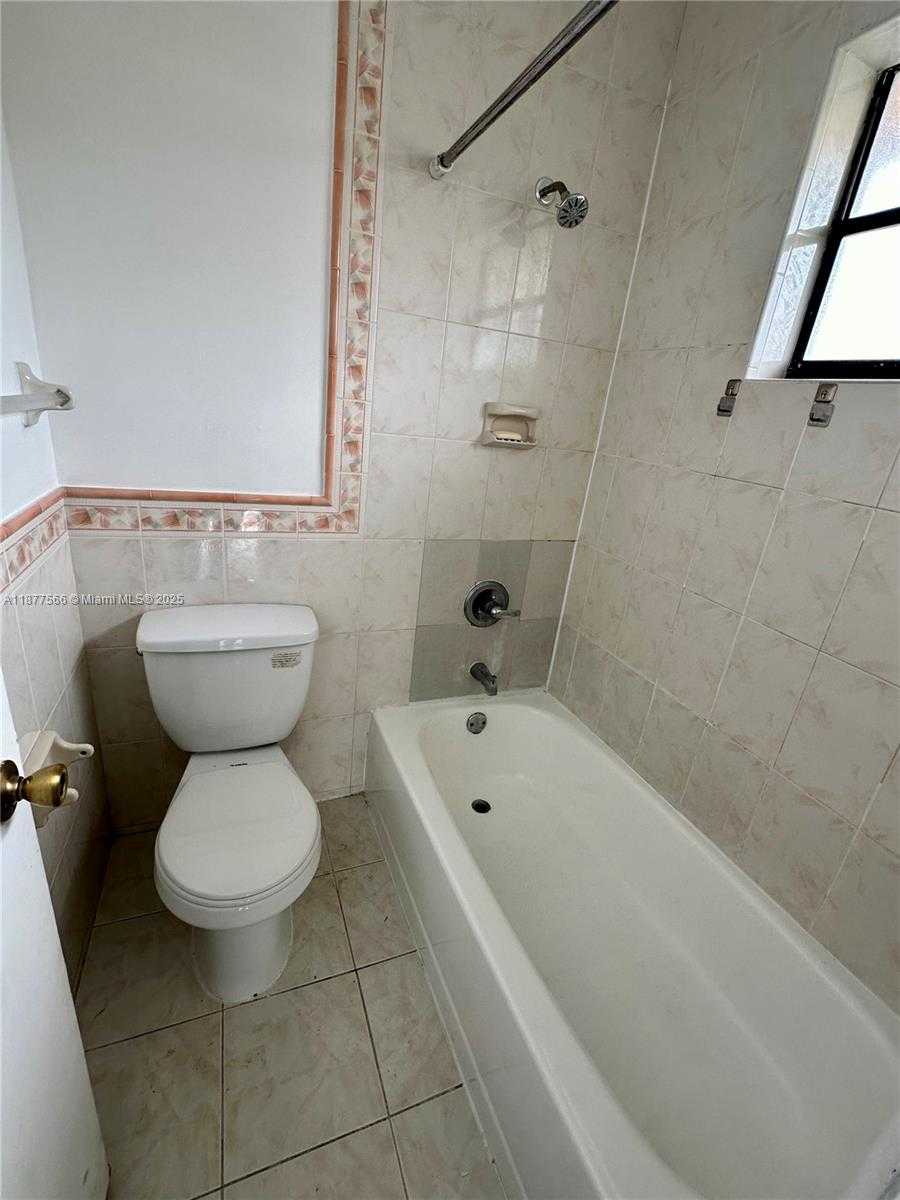 Small Image of 2582 WEST 56TH ST #201, Hialeah Number 15