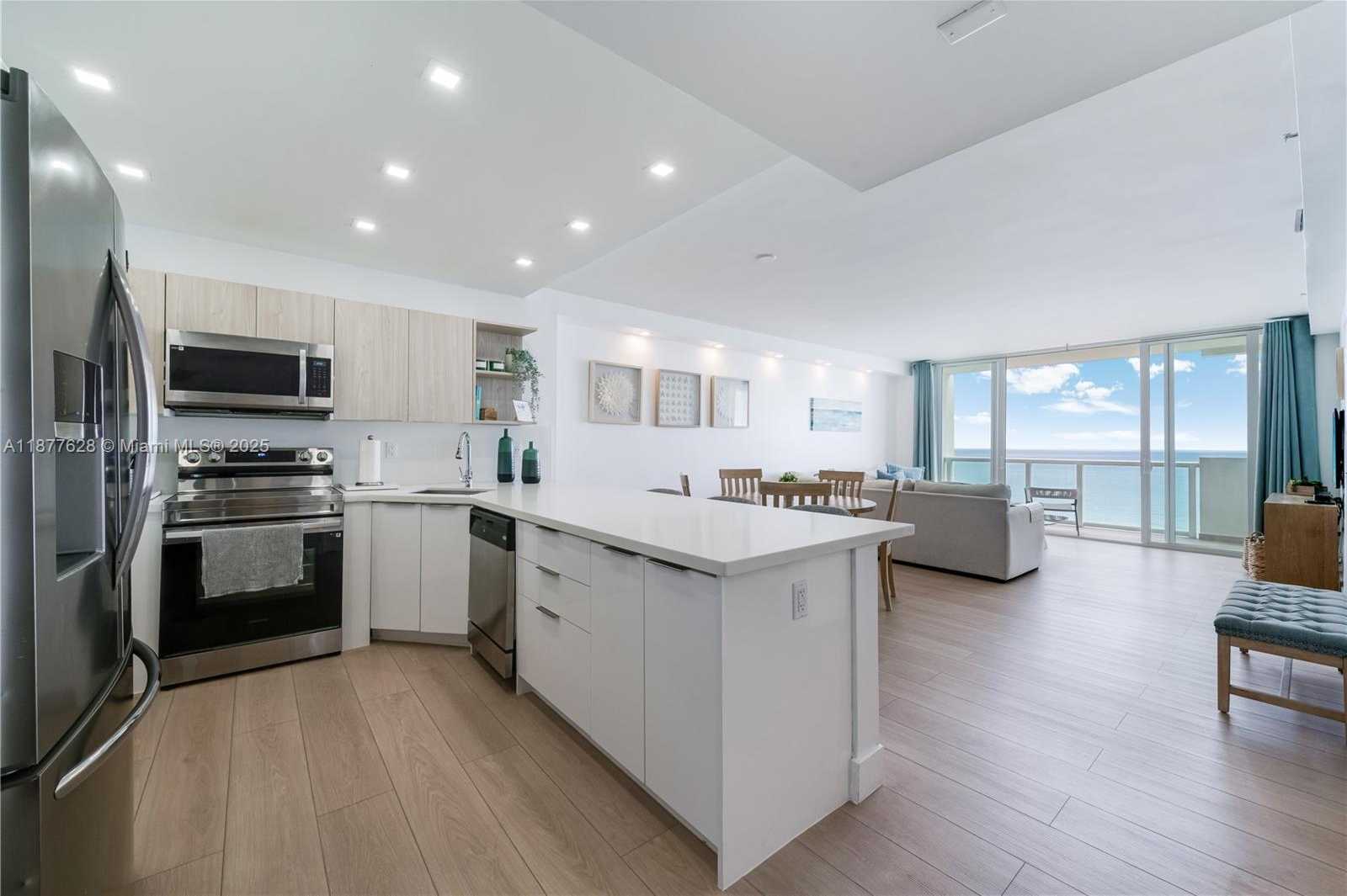 Small Image of 5601 COLLINS AVE #1011, Miami Beach Number 12