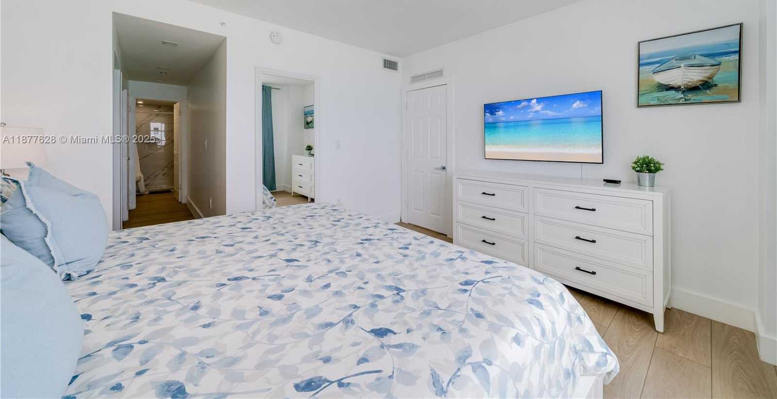 Small Image of 5601 COLLINS AVE #1011, Miami Beach Number 21