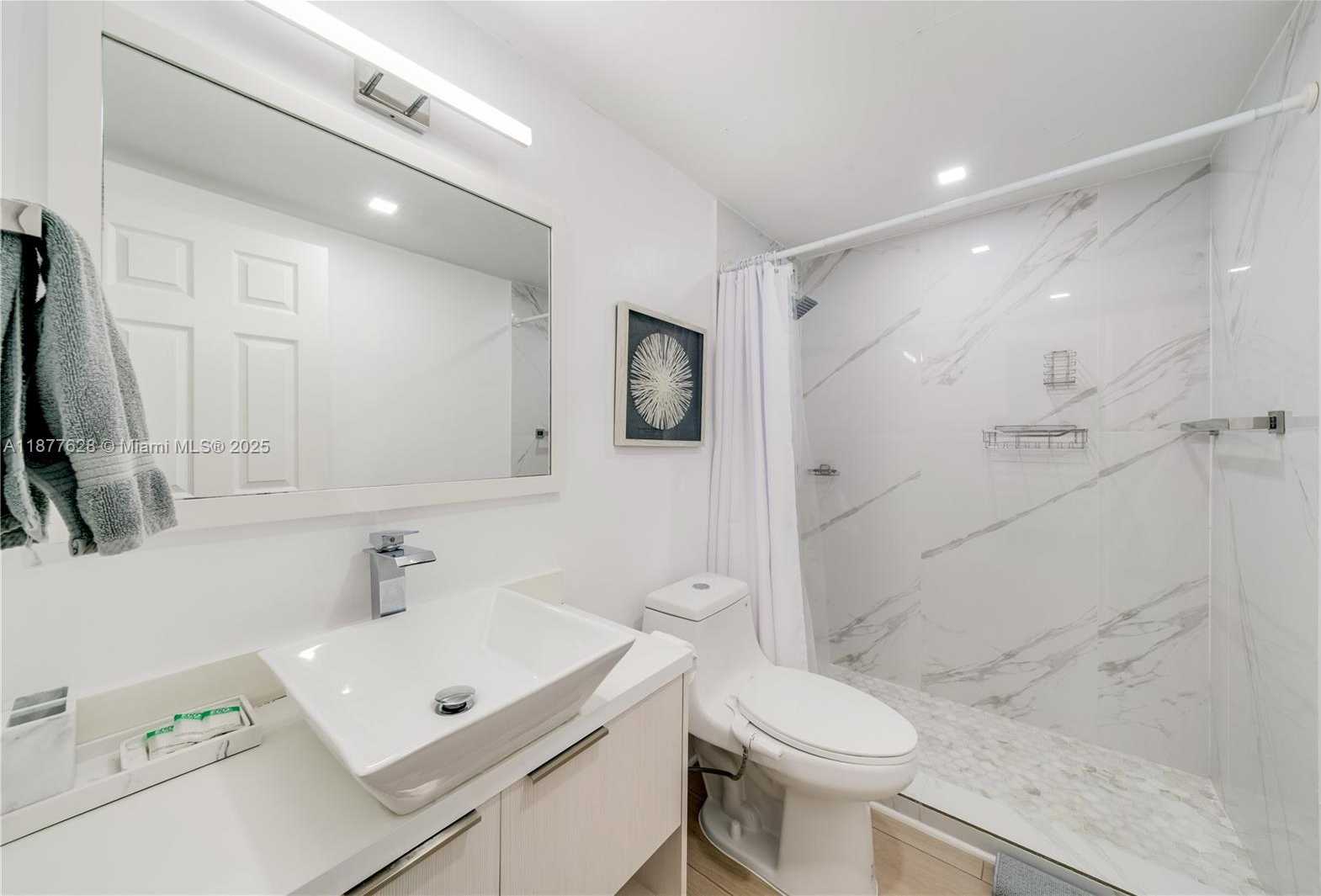 Small Image of 5601 COLLINS AVE #1011, Miami Beach Number 23