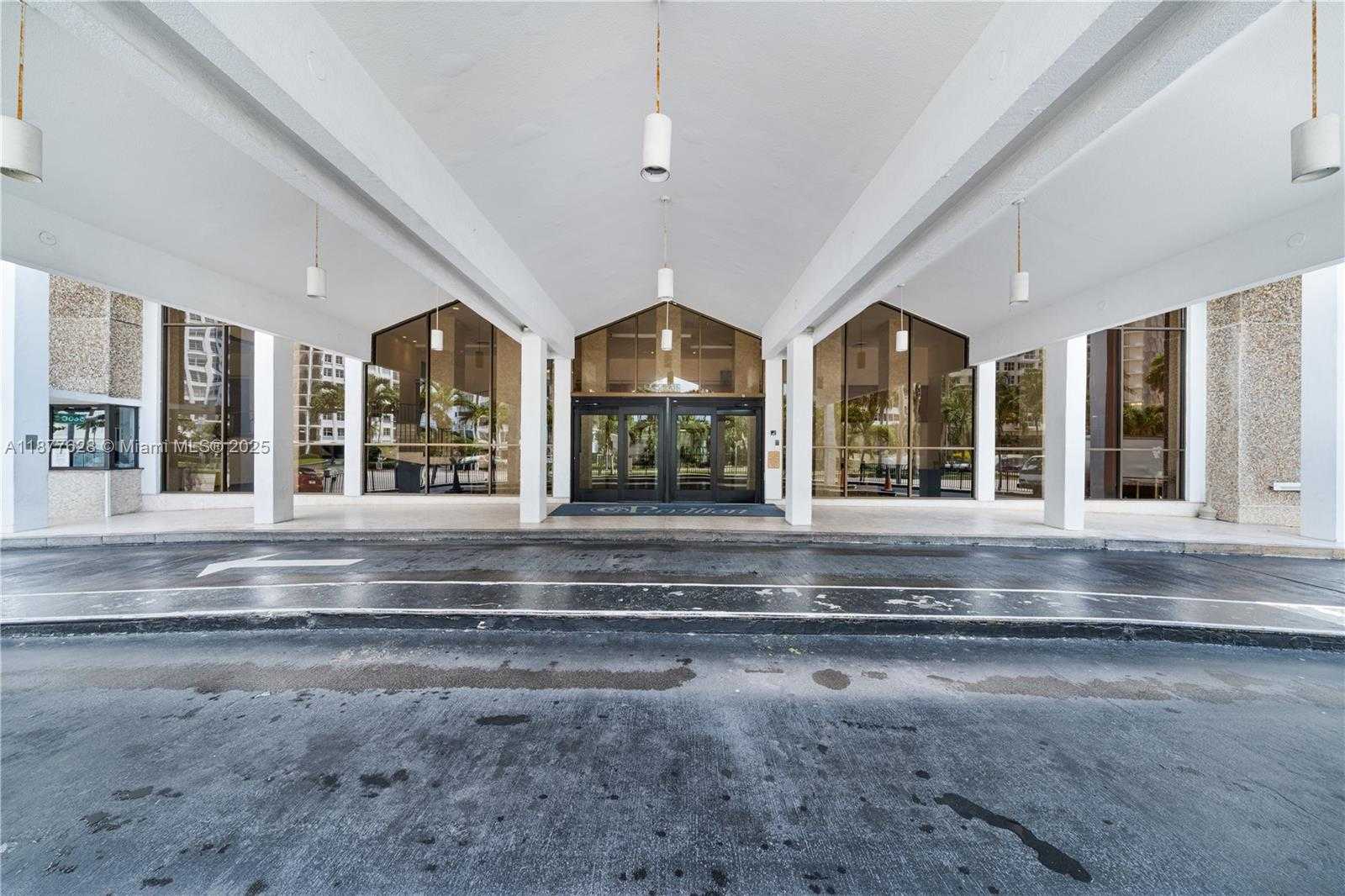Small Image of 5601 COLLINS AVE #1011, Miami Beach Number 26
