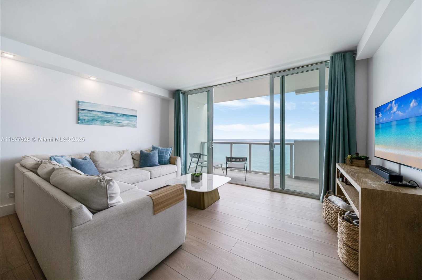 Small Image of 5601 COLLINS AVE #1011, Miami Beach Number 3