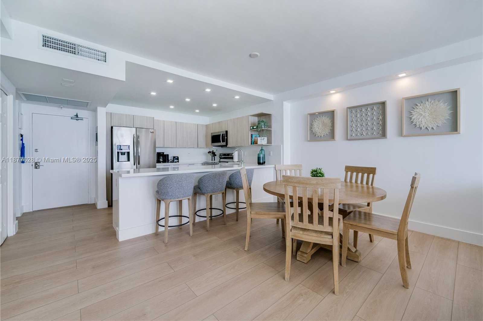 Small Image of 5601 COLLINS AVE #1011, Miami Beach Number 8