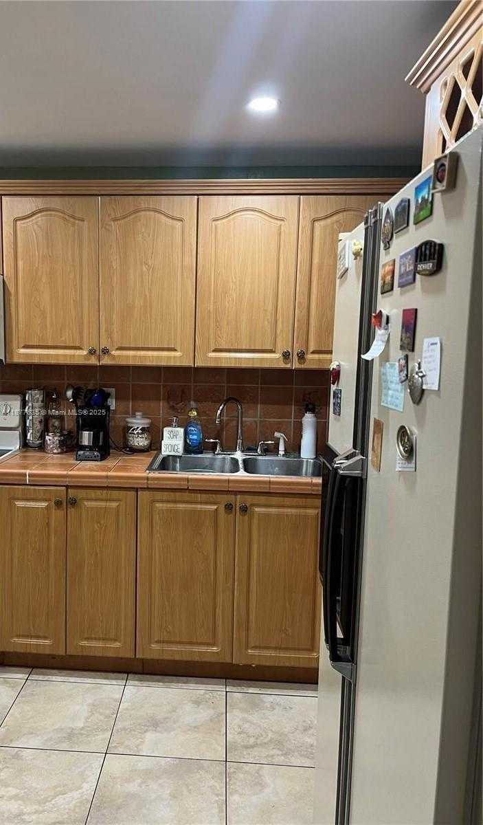 Small Image of 8875 FONTAINEBLEAU BLVD #203, Miami Number 7