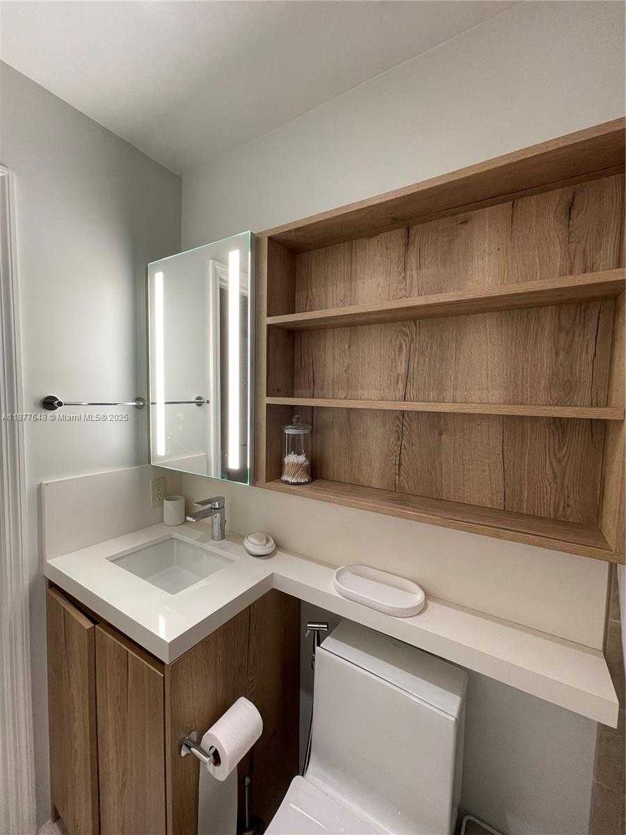 Small Image of 60 SOUTH WEST 13TH ST #3402, Miami Number 9