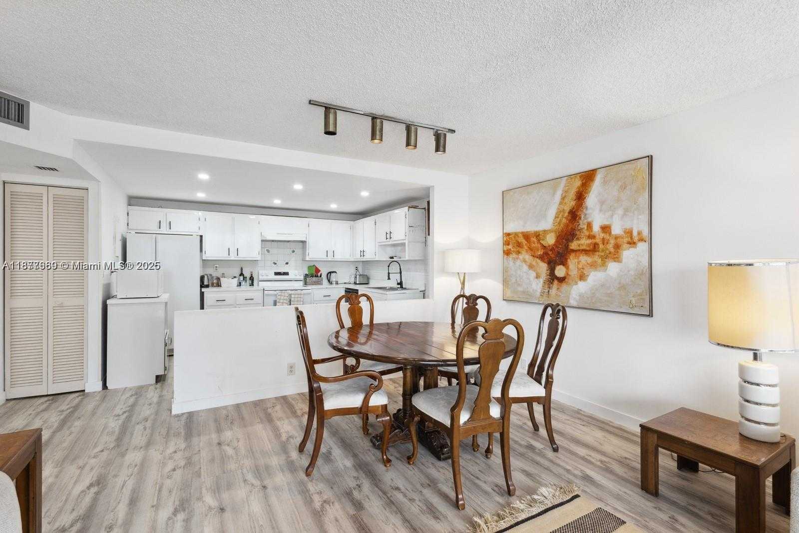 Small Image of 1901 BRICKELL AVE #B2413, Miami Number 5