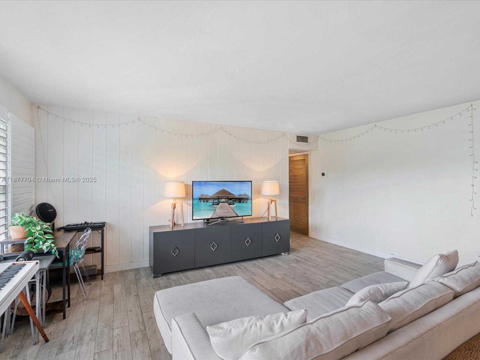 Small Image of 255 SUNRISE DR #307, Key Biscayne Number 10