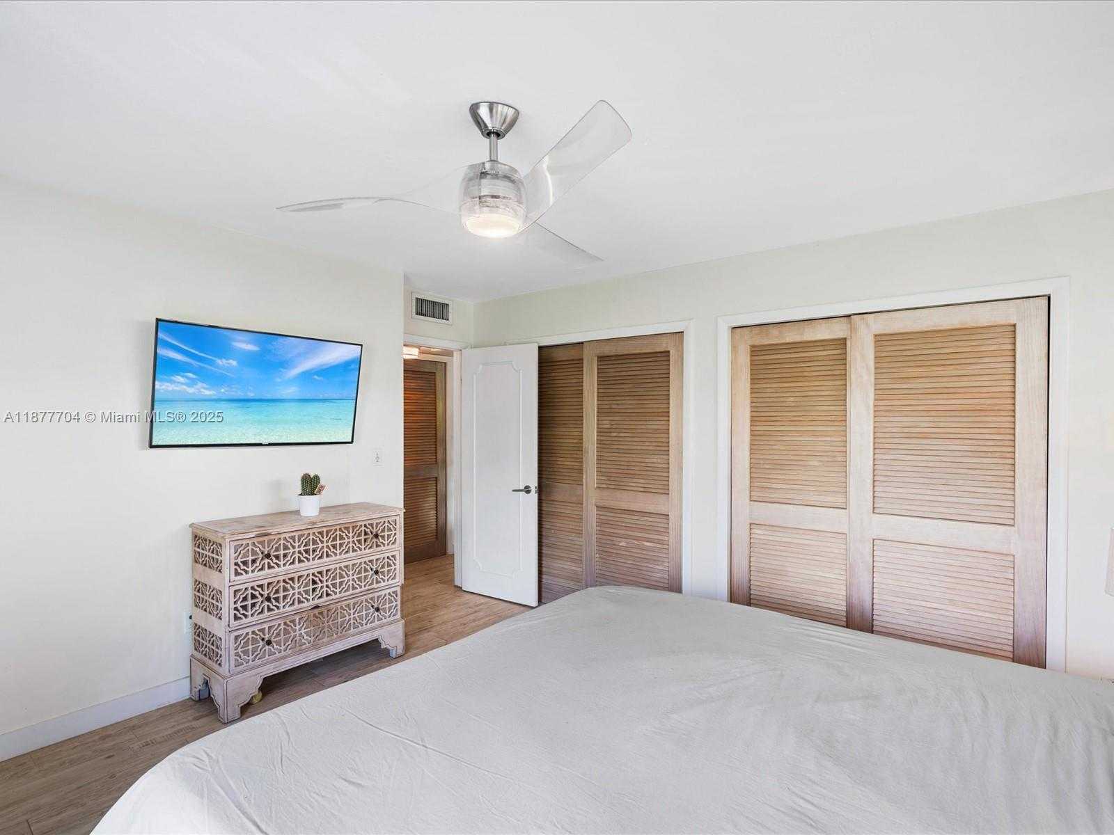 Small Image of 255 SUNRISE DR #307, Key Biscayne Number 16