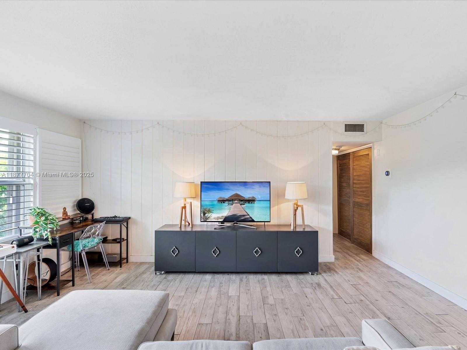 Small Image of 255 SUNRISE DR #307, Key Biscayne Number 9