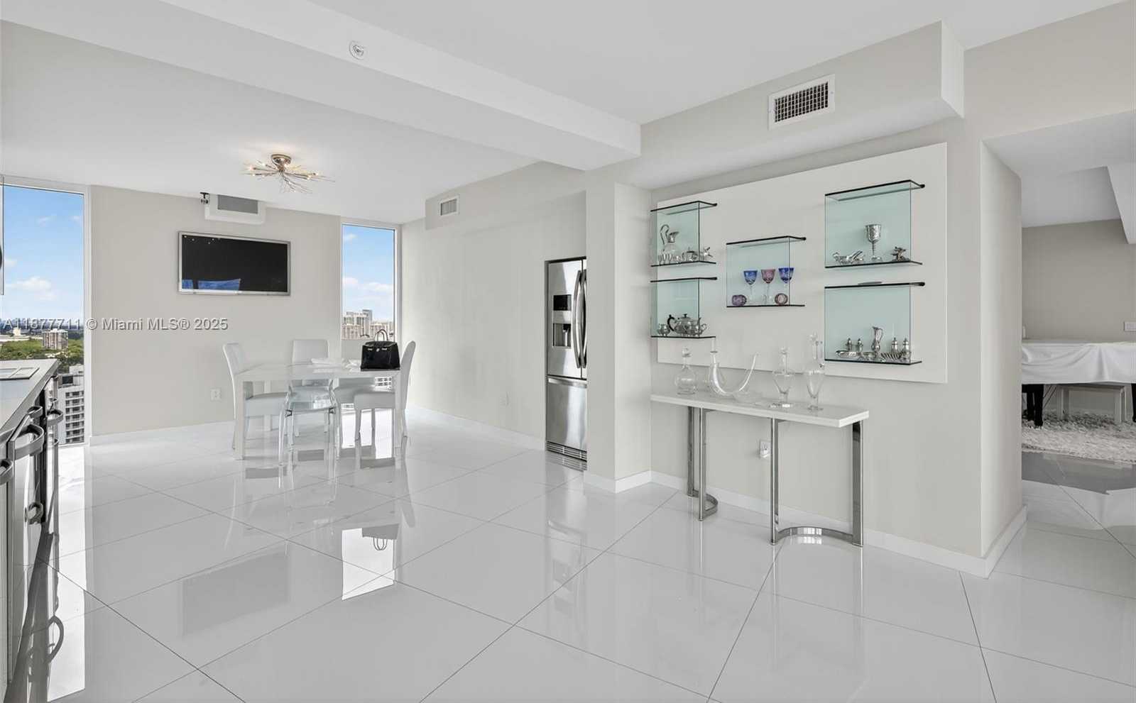 Small Image of 3370 HIDDEN BAY DR #2915, Aventura Number 23
