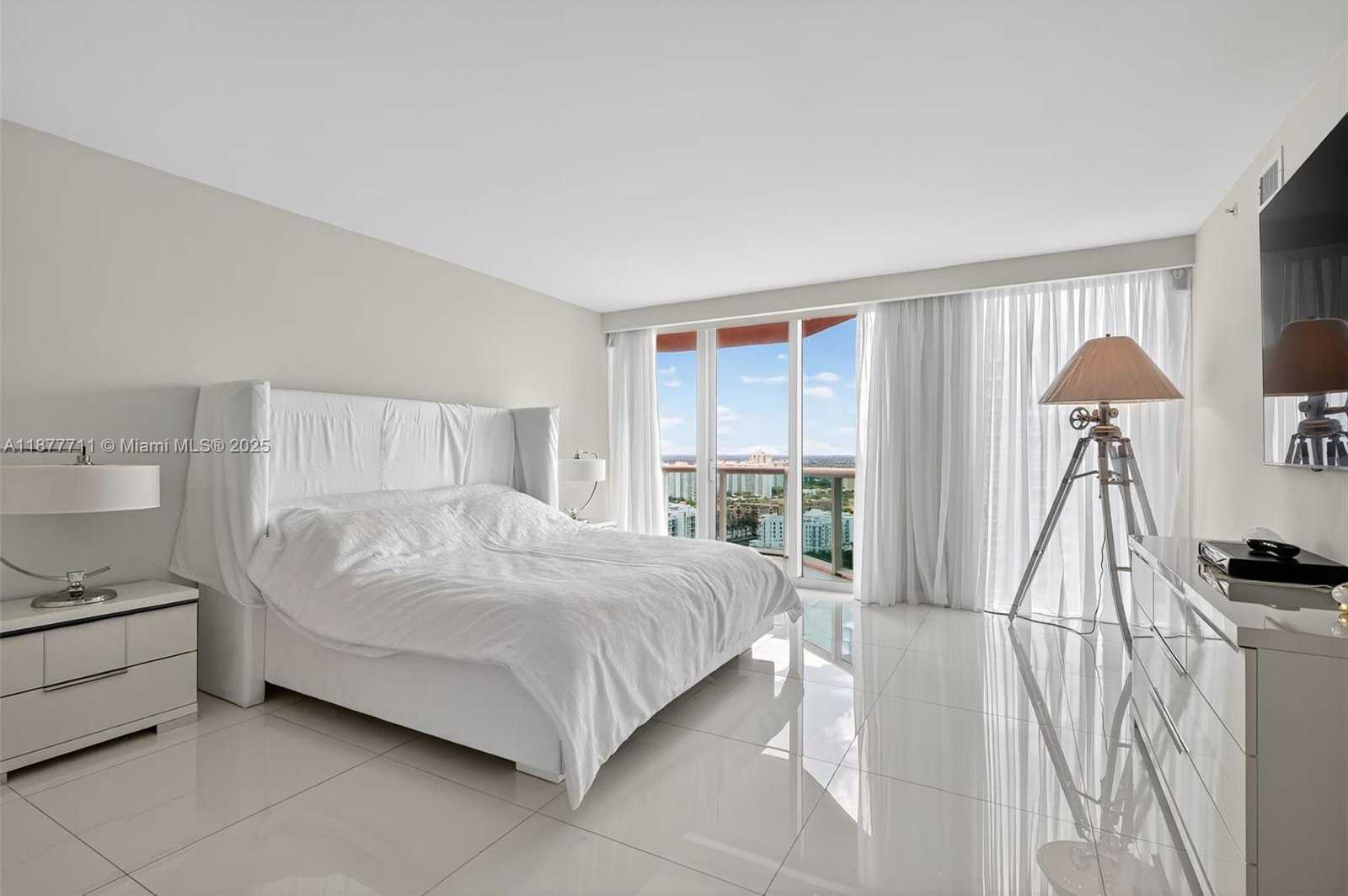 Small Image of 3370 HIDDEN BAY DR #2915, Aventura Number 26