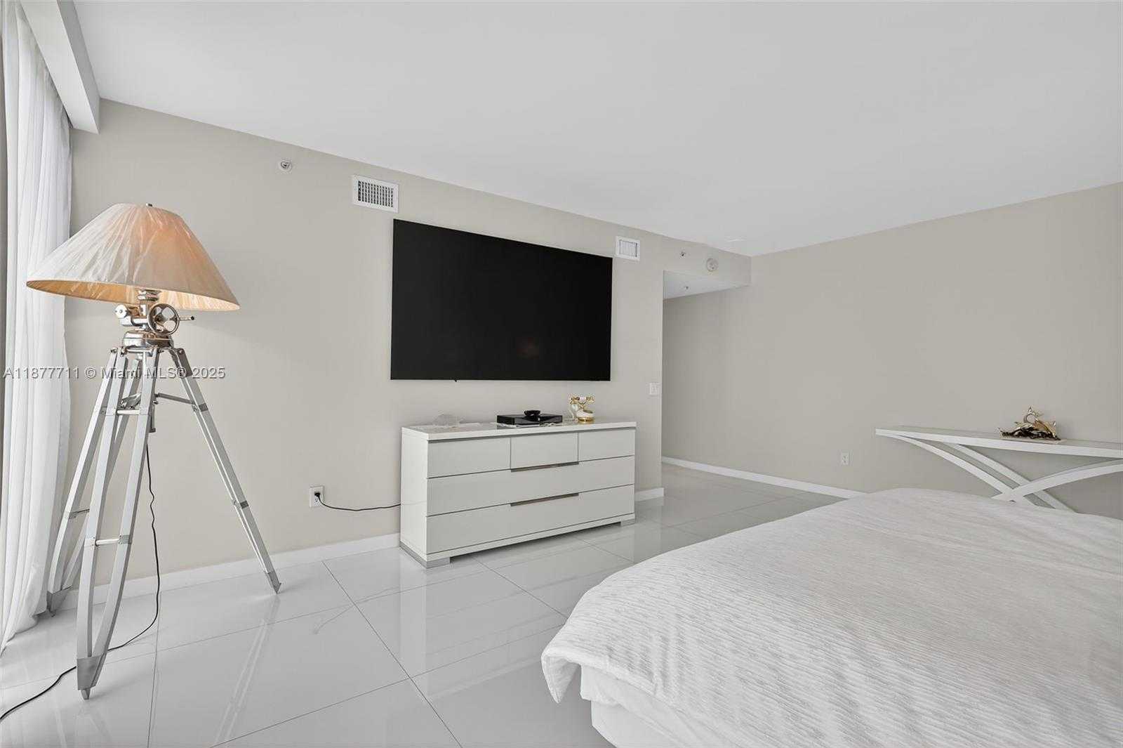 Small Image of 3370 HIDDEN BAY DR #2915, Aventura Number 29