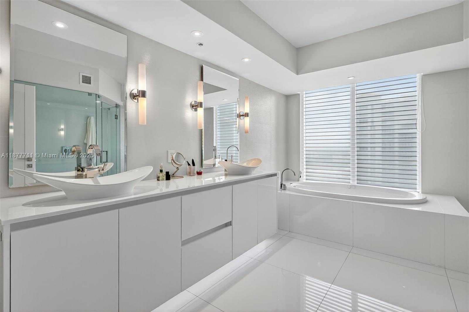 Small Image of 3370 HIDDEN BAY DR #2915, Aventura Number 31