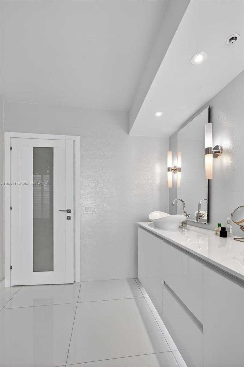 Small Image of 3370 HIDDEN BAY DR #2915, Aventura Number 34