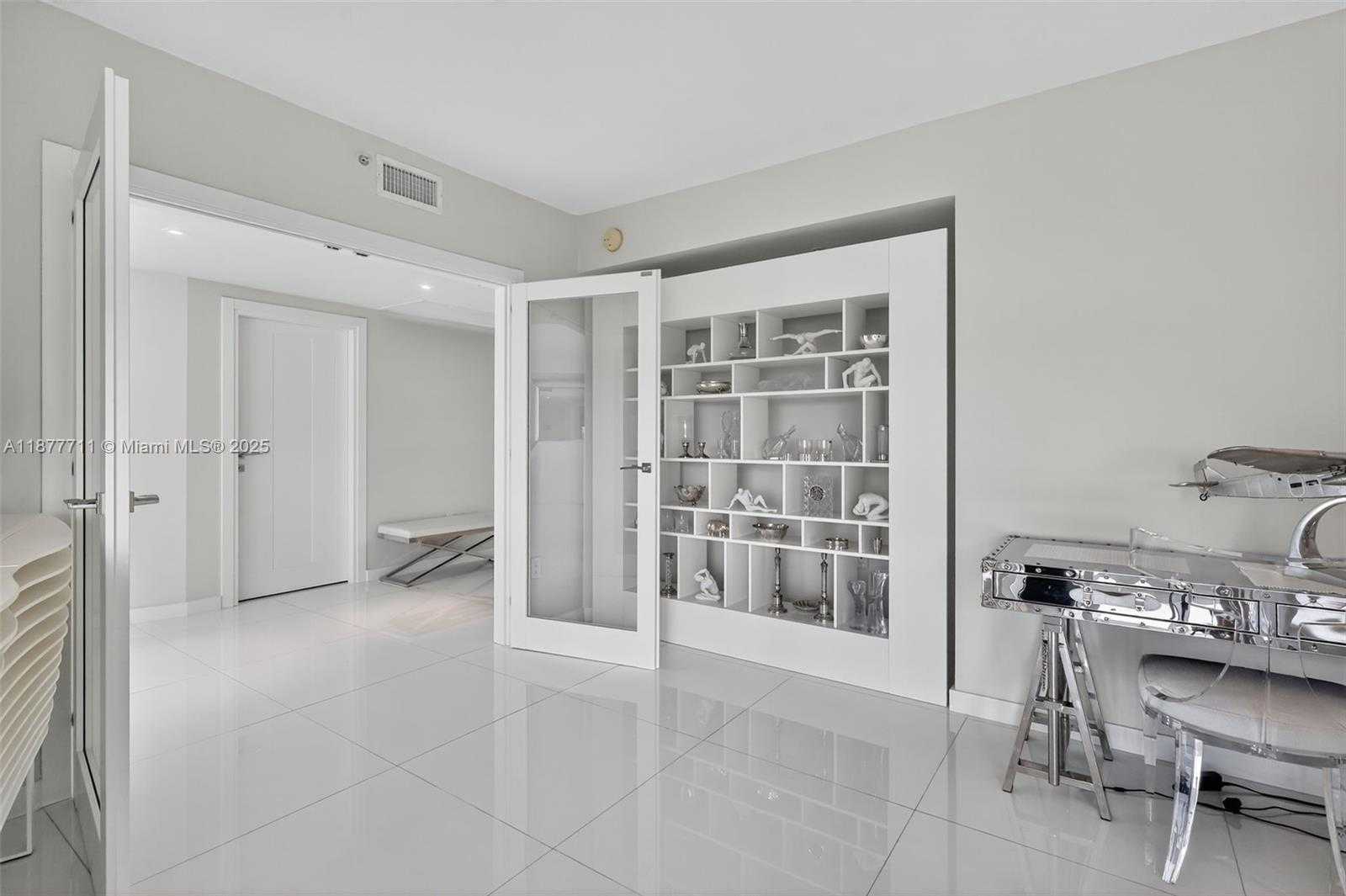 Small Image of 3370 HIDDEN BAY DR #2915, Aventura Number 38