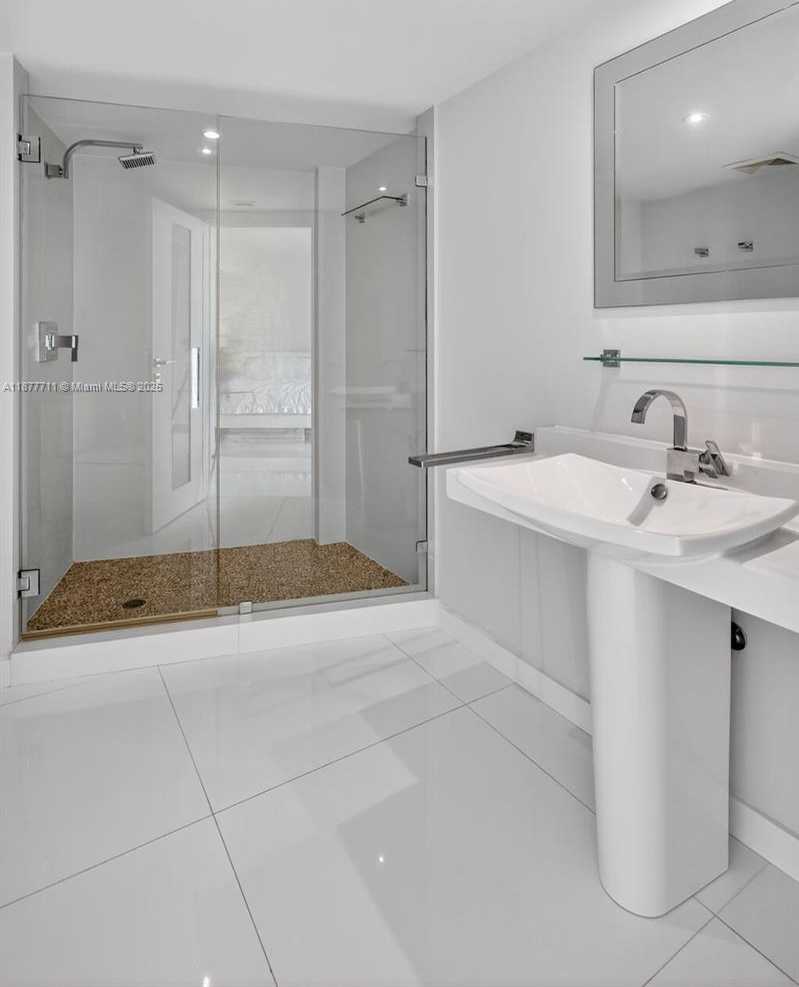 Small Image of 3370 HIDDEN BAY DR #2915, Aventura Number 45