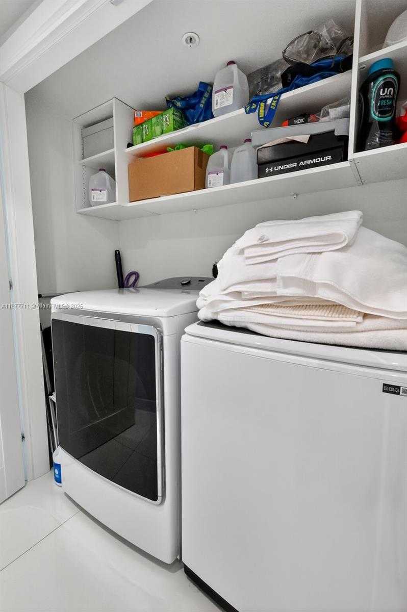 Small Image of 3370 HIDDEN BAY DR #2915, Aventura Number 46