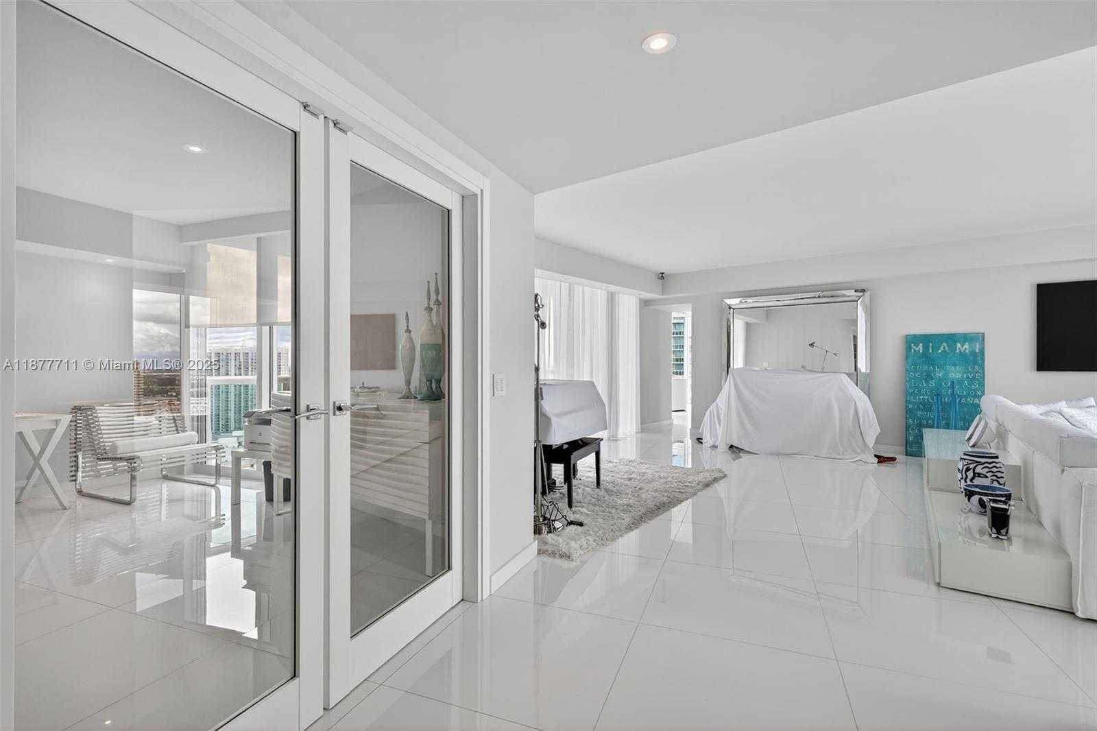 Small Image of 3370 HIDDEN BAY DR #2915, Aventura Number 9