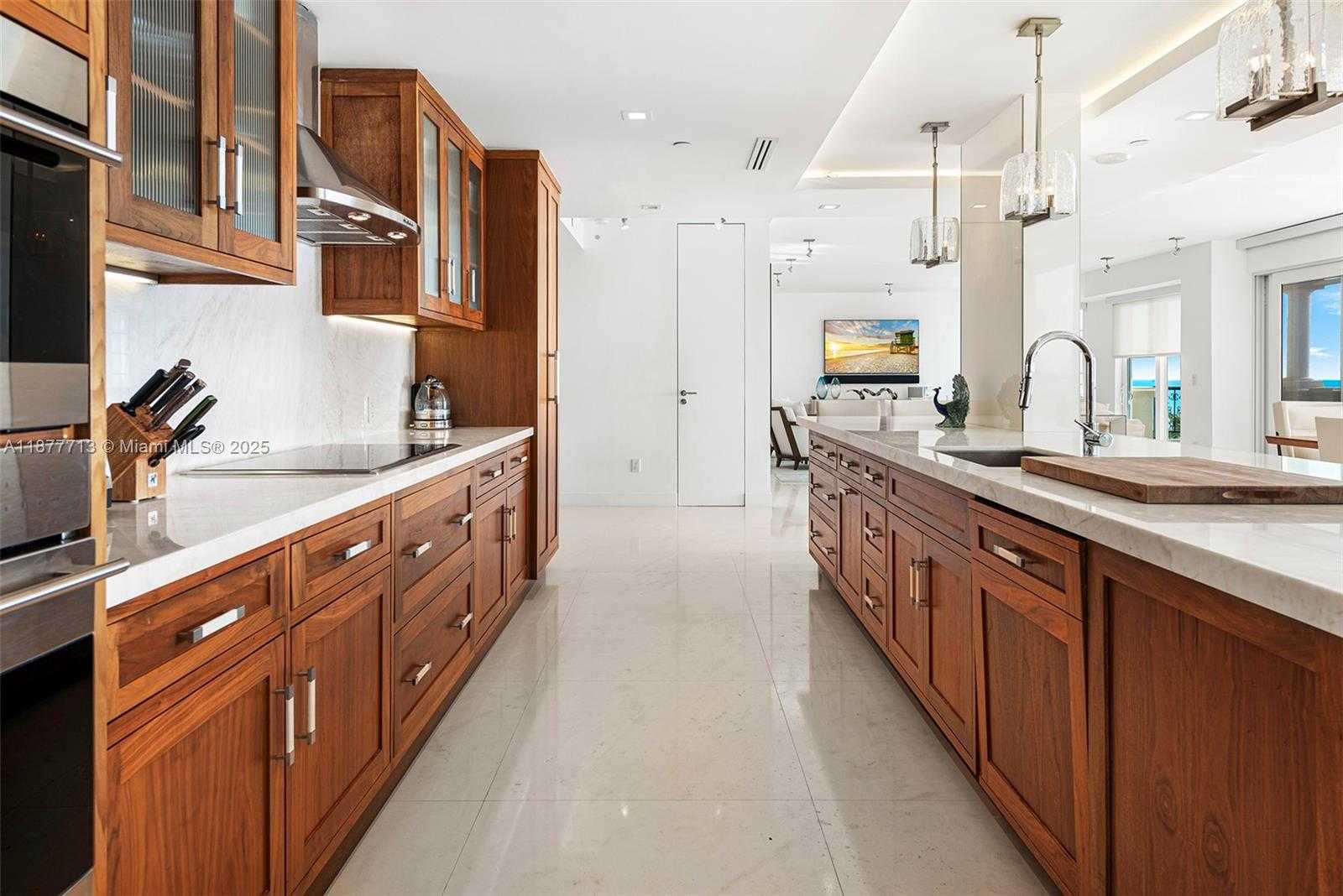 Small Image of 7966 FISHER ISLAND DR #7966, Miami Beach Number 11