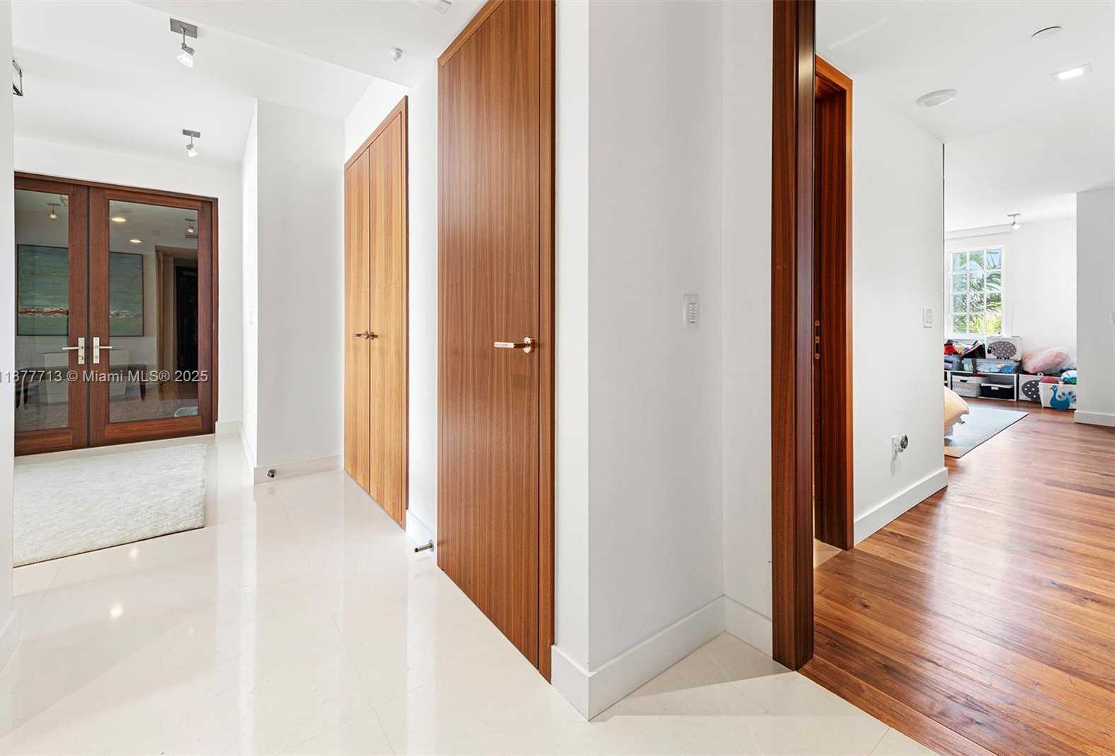 Small Image of 7966 FISHER ISLAND DR #7966, Miami Beach Number 3