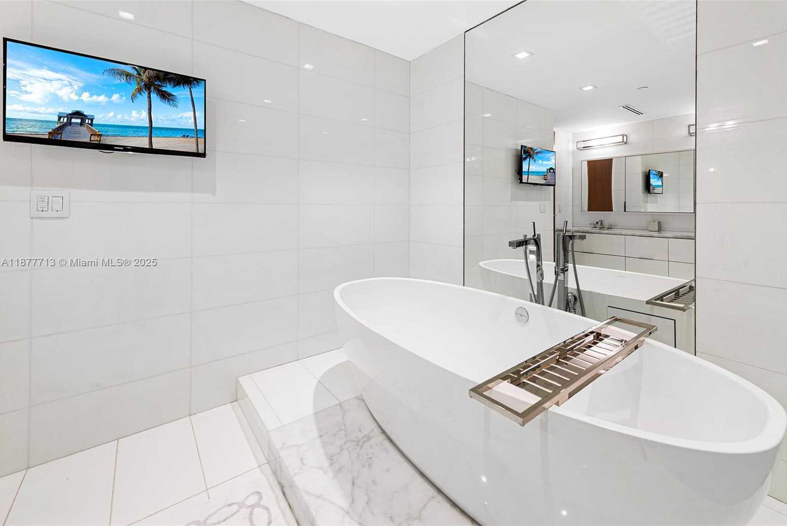 Small Image of 7966 FISHER ISLAND DR #7966, Miami Beach Number 30