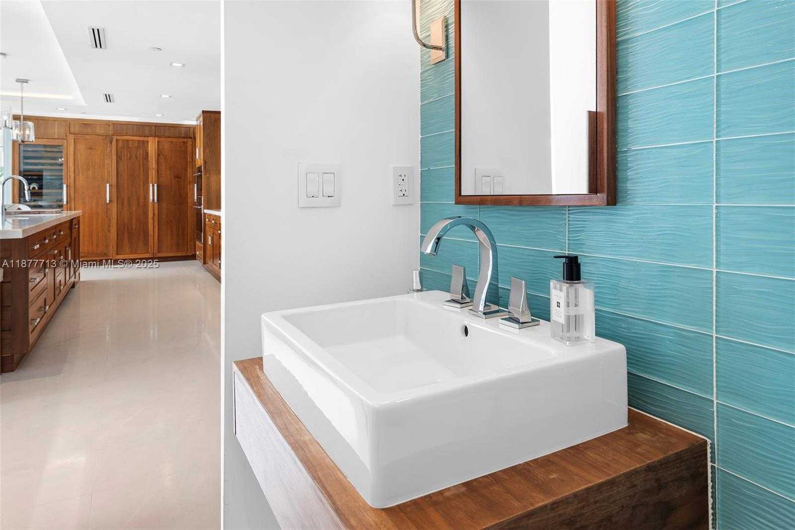 Small Image of 7966 FISHER ISLAND DR #7966, Miami Beach Number 6