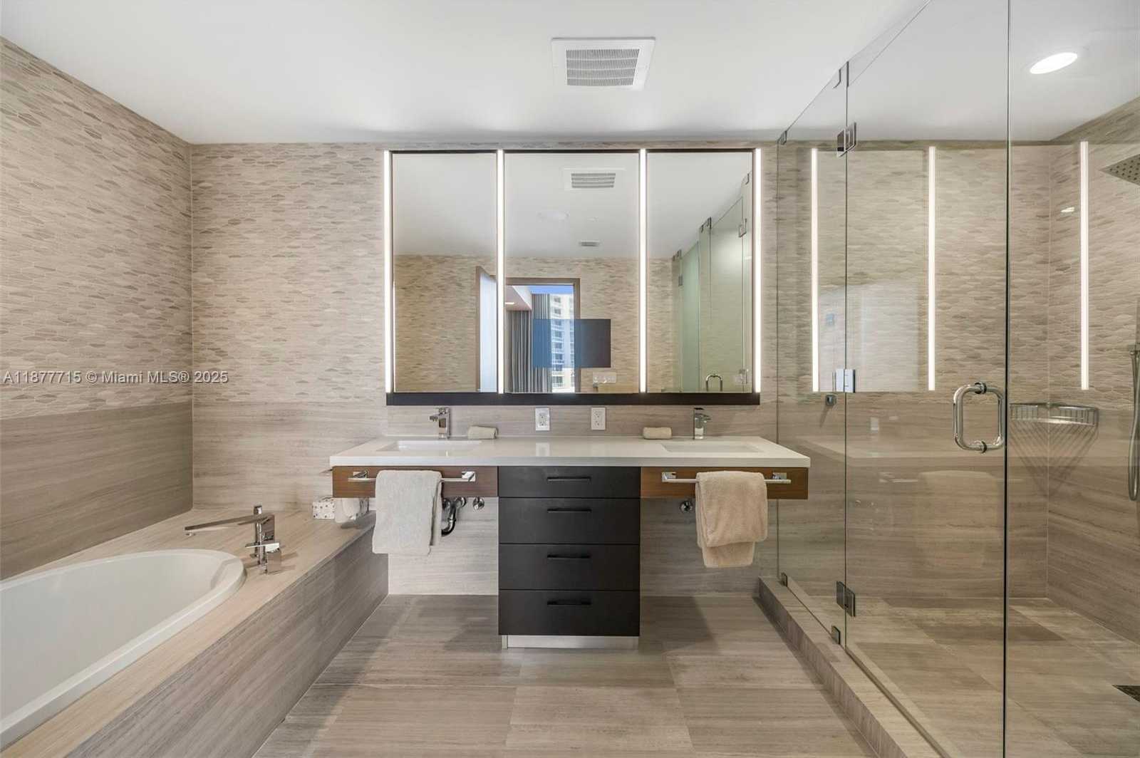 Small Image of 1 COLLINS AVE #PH702, Miami Beach Number 13