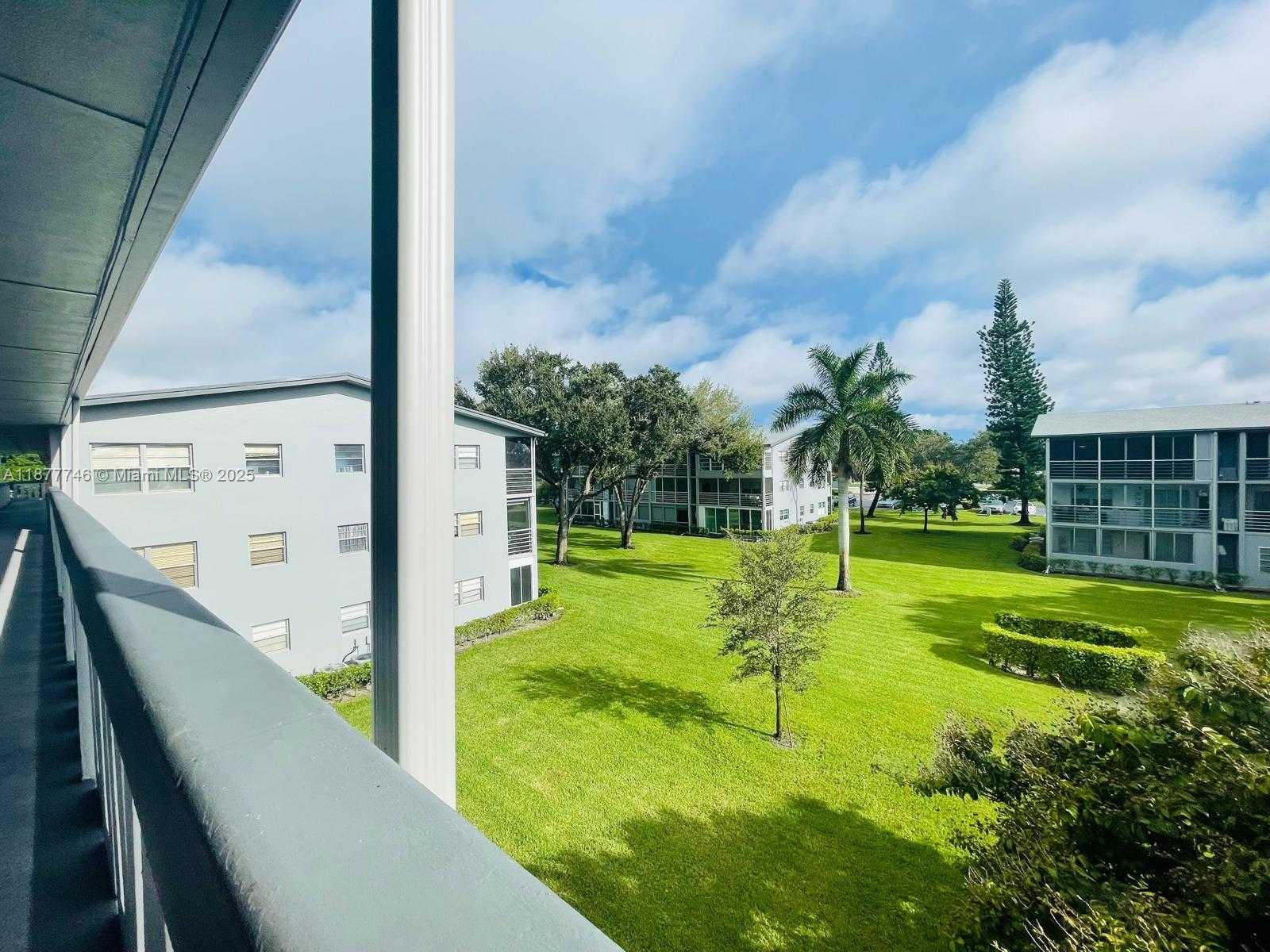 Small Image of 251 SOUTH SUFFOLK F #251, Boca Raton Number 16