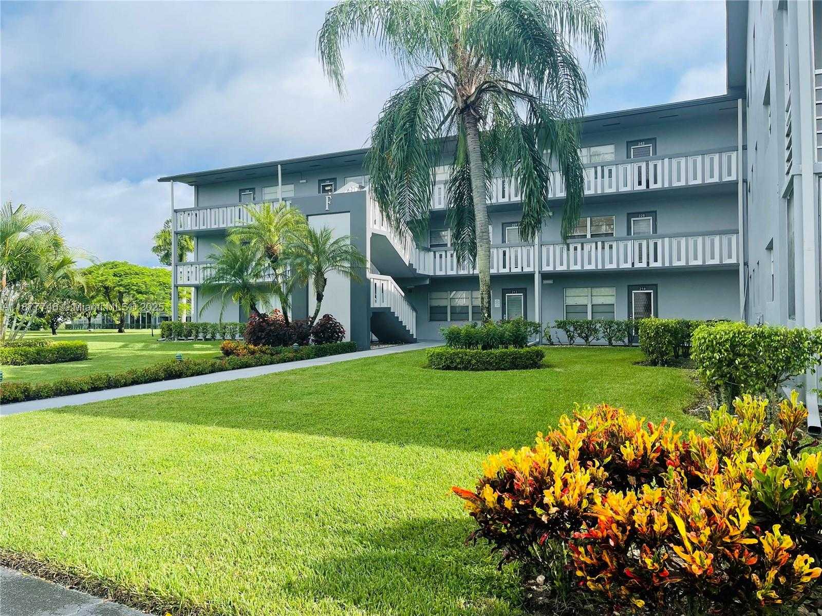 Small Image of 251 SOUTH SUFFOLK F #251, Boca Raton Number 2