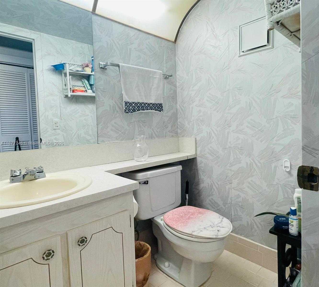 Small Image of 251 SOUTH SUFFOLK F #251, Boca Raton Number 5