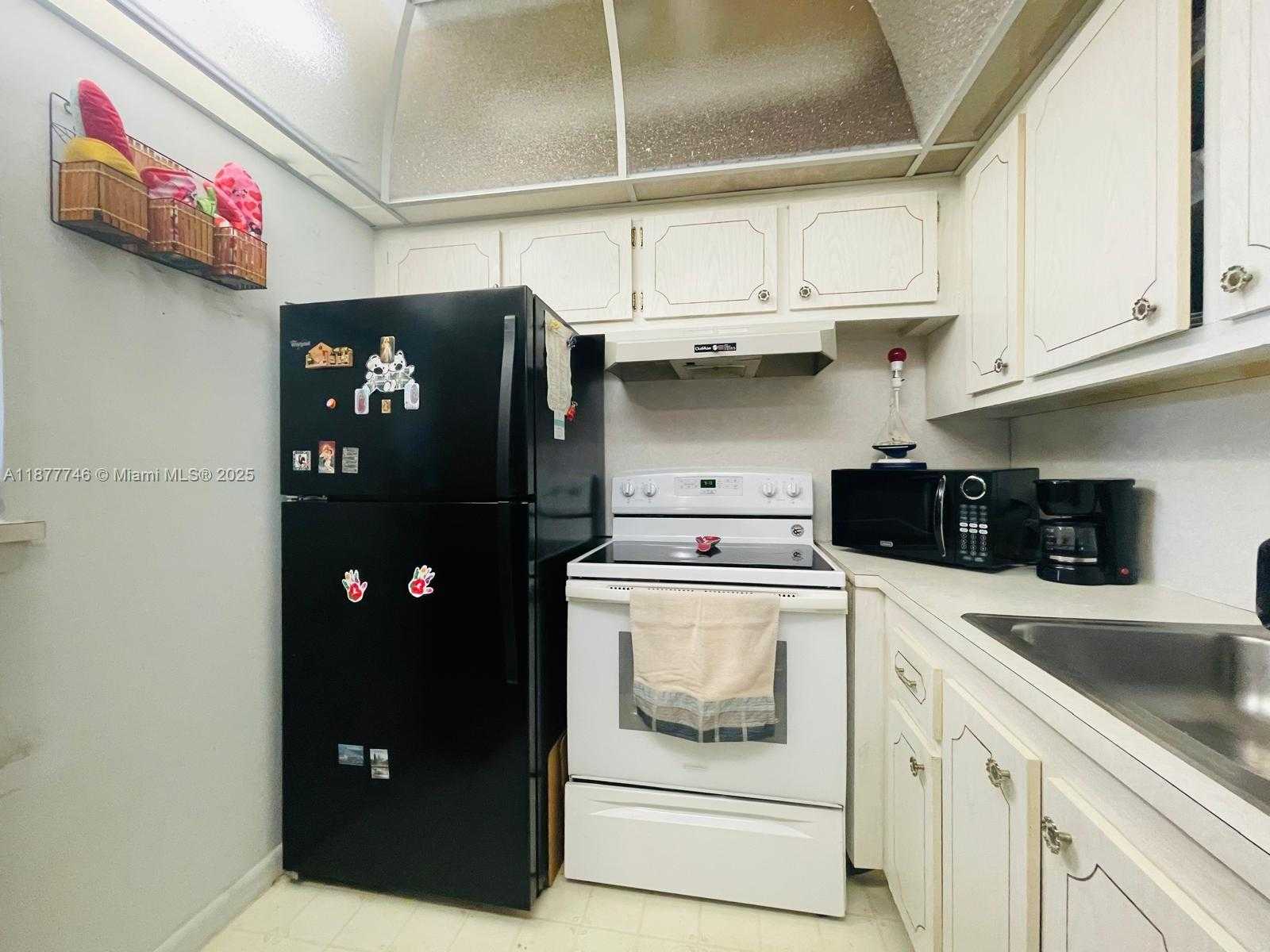 Small Image of 251 SOUTH SUFFOLK F #251, Boca Raton Number 7