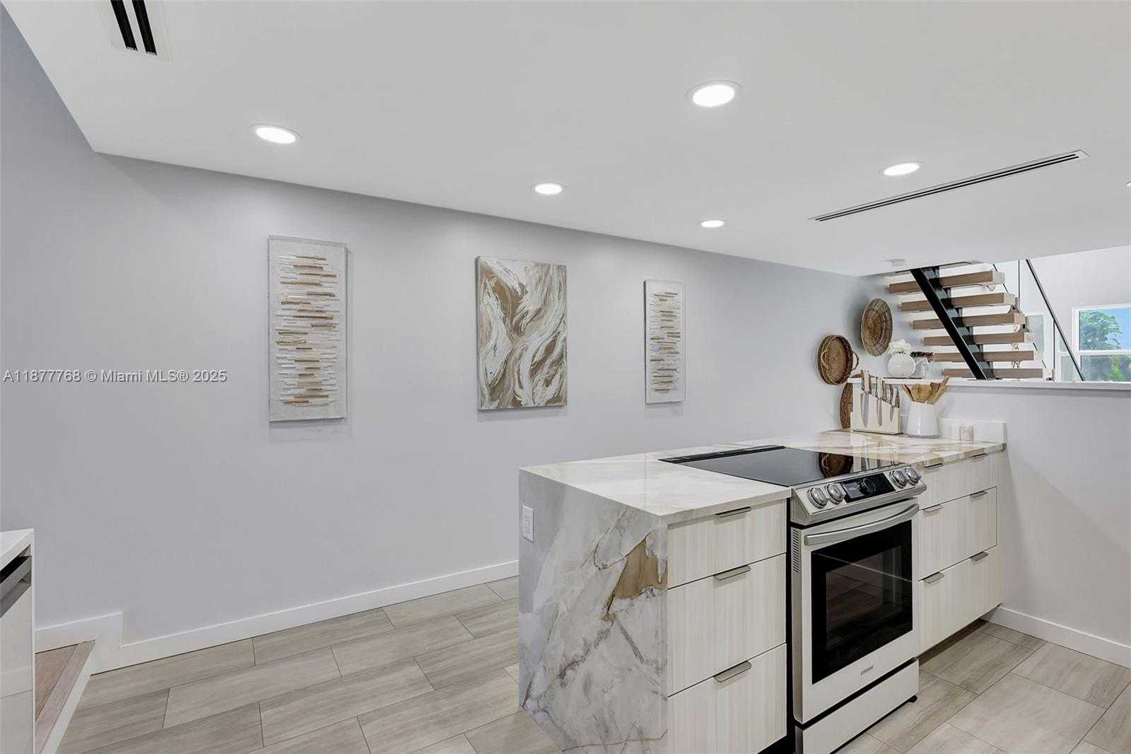 Small Image of 2404 HARBOUR COVE DR, Hutchinson Island Number 16