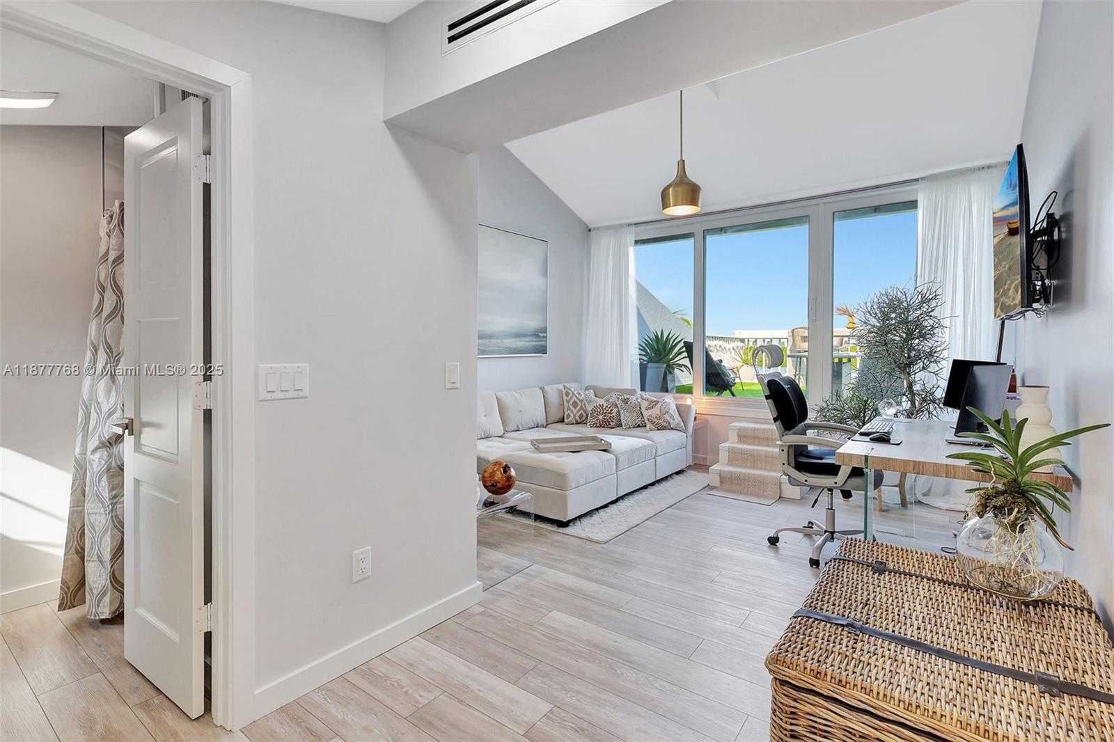 Small Image of 2404 HARBOUR COVE DR, Hutchinson Island Number 32