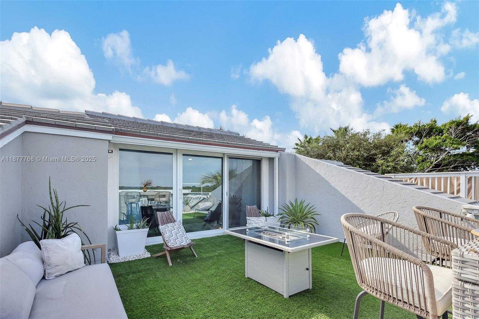 Small Image of 2404 HARBOUR COVE DR, Hutchinson Island Number 36