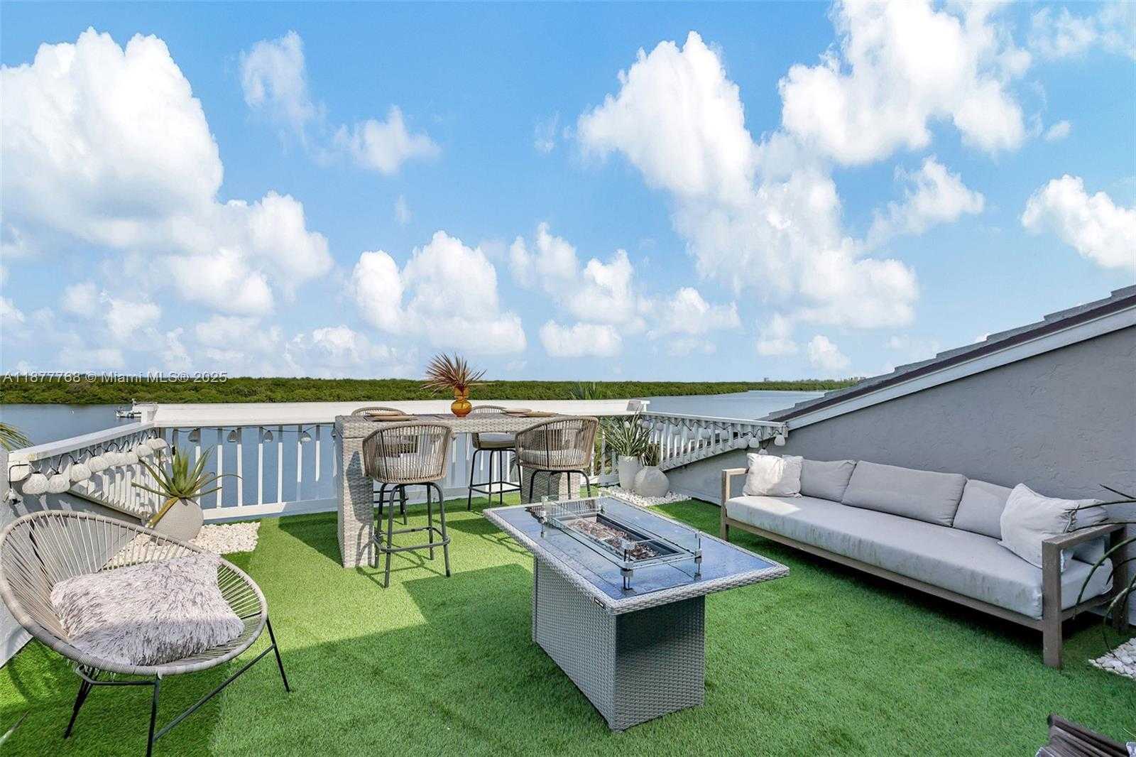 Small Image of 2404 HARBOUR COVE DR, Hutchinson Island Number 38