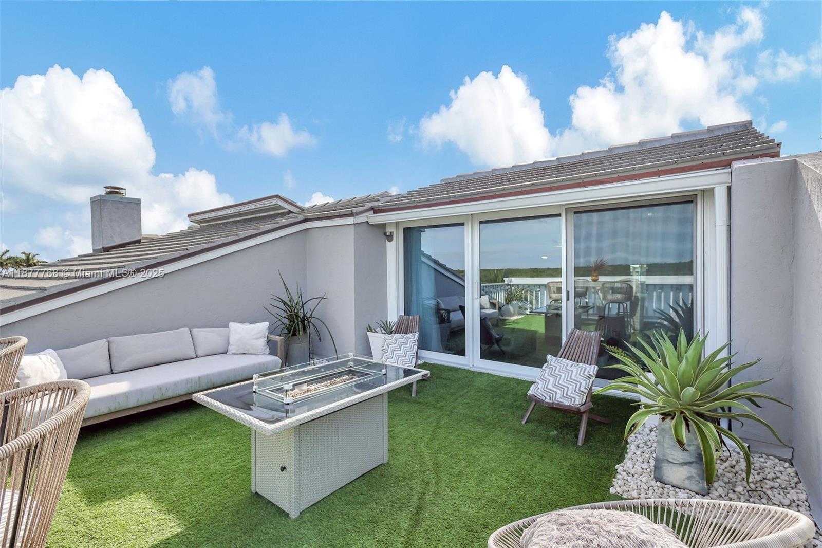 Small Image of 2404 HARBOUR COVE DR, Hutchinson Island Number 39
