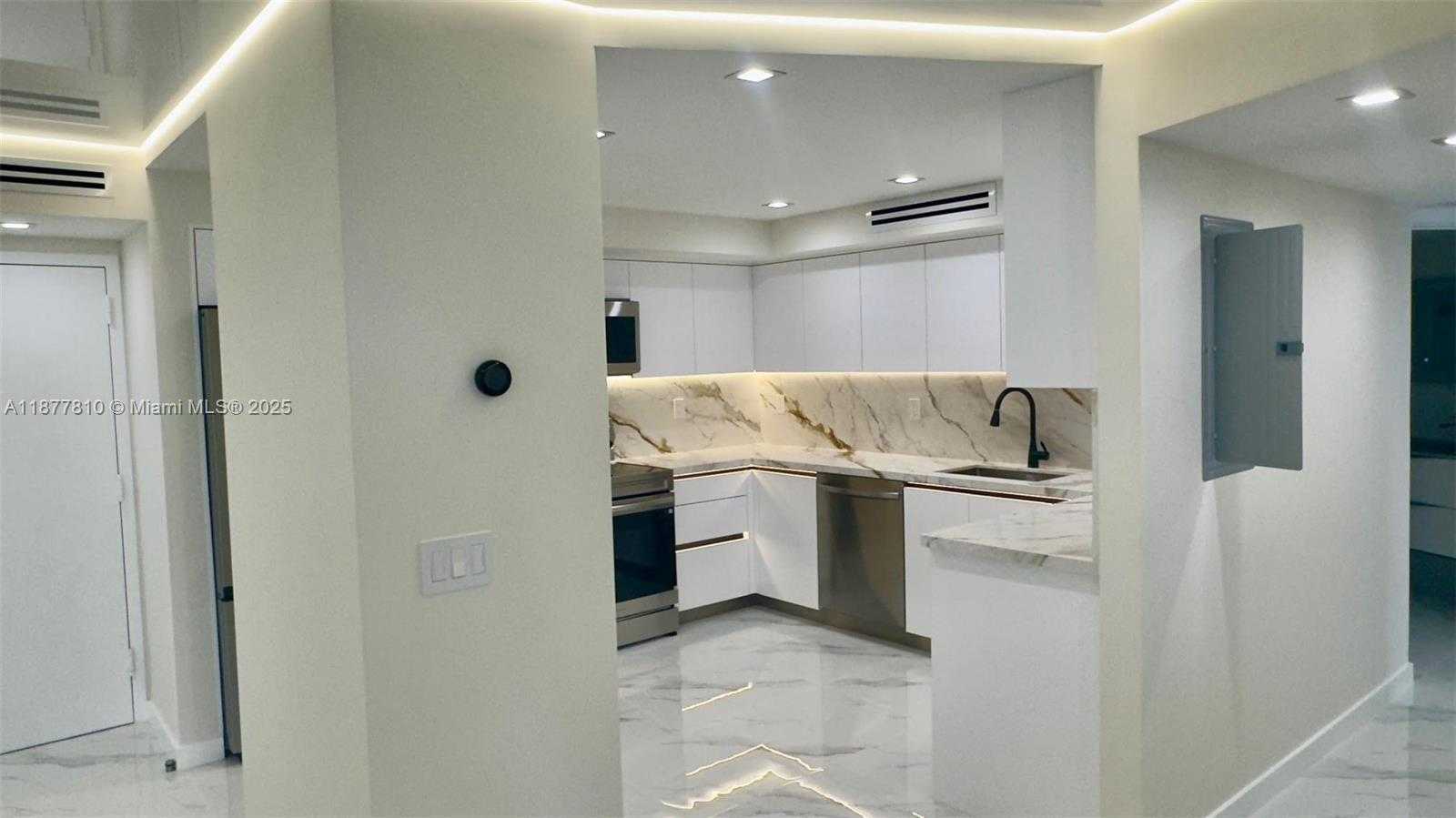 Small Image of 3500 MYSTIC POINTE DR #1107, Aventura Number 10